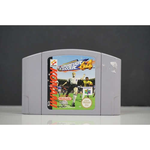 1088 - Retro Gaming - Four Nintendo 64 N64 cartridges featuring F1 Pole Position 64, F-1 World Grand Prix, ... 