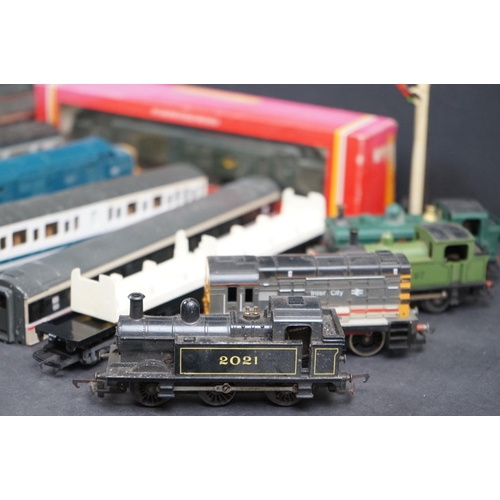 162 - Quantity of OO gauge model railway to include boxed Hornby Diesel BR locomotive, 7 x unboxed locomot... 