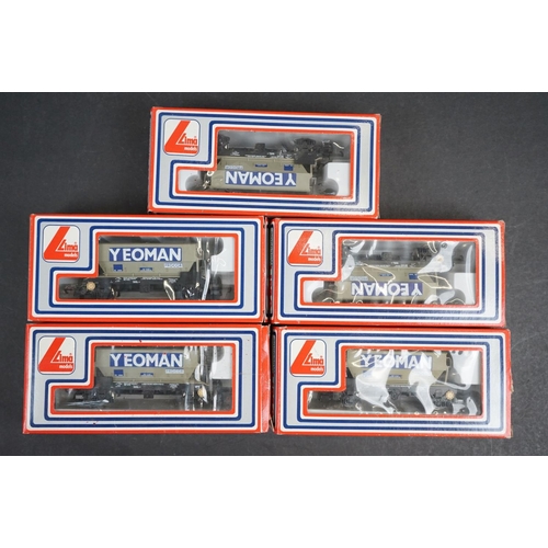 90a - 18 Boxed OO gauge items of rolling stock to include 6 x Lima, 5 x Hornby, 4 x Airfix, Mainline and W... 