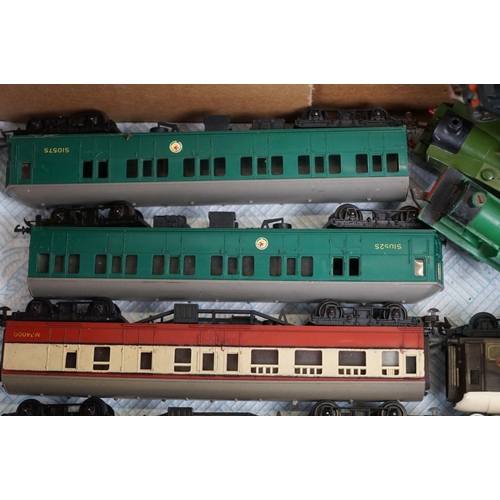 91a - 30 OO gauge items of rolling stock to include coaches, trucks and tankers featuring Triang, Lima, Wr... 