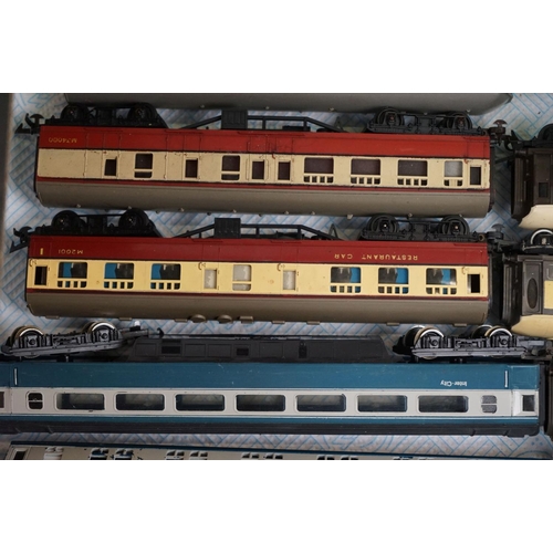 91a - 30 OO gauge items of rolling stock to include coaches, trucks and tankers featuring Triang, Lima, Wr... 