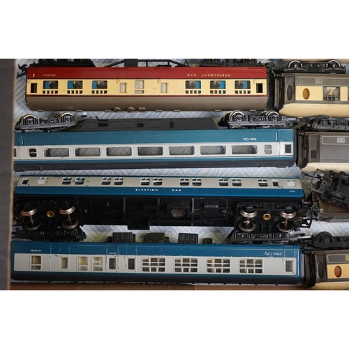 91a - 30 OO gauge items of rolling stock to include coaches, trucks and tankers featuring Triang, Lima, Wr... 