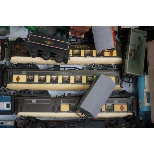 91a - 30 OO gauge items of rolling stock to include coaches, trucks and tankers featuring Triang, Lima, Wr... 