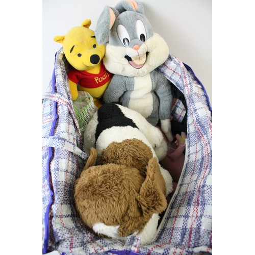 1176A - Quantity of soft toys featuring many TV related examples to include Disney, Dreamworks, Bugs Bunny e... 