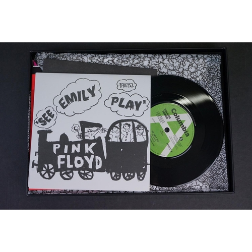 1049 - Vinyl & Memorabilia - Pink Floyd The Early Years 1965-1972 Box Set containing 7