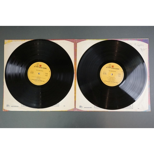 1154 - Vinyl - Captain Beefheart Trout Mask Replica (Reprise K 64026) on Reprise steamboat label, gatefold ... 