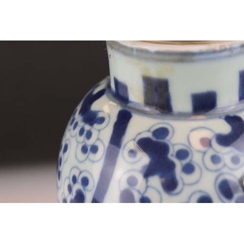 26 - 18th century Chinese blue and white Phoenix pattern lidded vase, 34 cm tall.