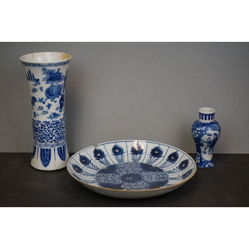 466 - Three items of Chinese Blue and White Porcelain including a Dish, 28cms diameter, Trumpet Vases deco... 