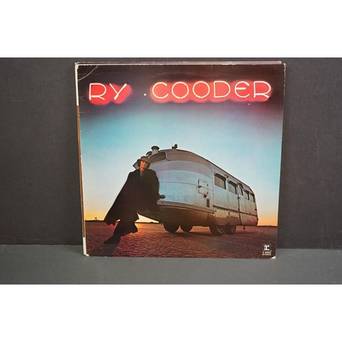 1277 - Vinyl - Nine Ry Cooder LPs to include Paradise and Lunch, Borderline, Bop til you Drop, Jazz, Chicke... 