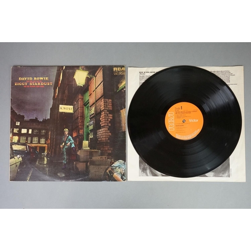 133 - Vinyl - David Bowie 2 LP's to include Ziggy Stardust (SF 8287) with lyric/picture inner sleeve, slee... 