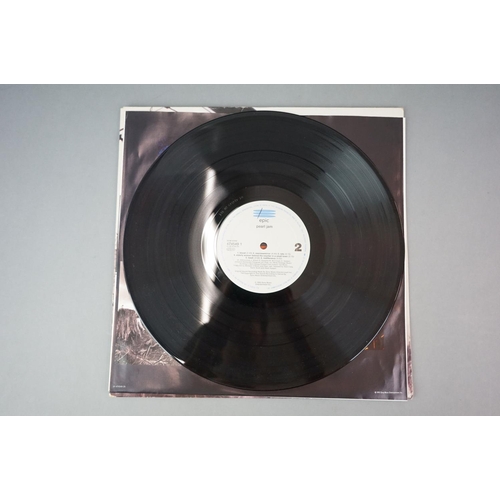 224 - Vinyl - Pearl Jam - Pearl Jam vinyl LP, with inner and poster (Epic Records EPC 474549 1), vinyl con... 