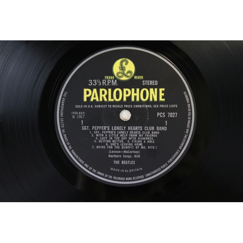 1081 - Vinyl - Two The Beatles LPs to include Sgt Peppers on Apple PCS7027 stereo YEX637-1 YEX638-1 with ex... 