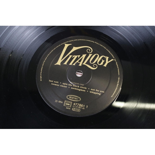 1500 - Vinyl - Pearl Jam Vitalogy LP on Epic 4778611 UK pressing, with picture inner, sleeves and vinyl vg+