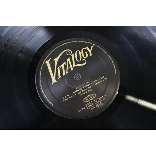 1500 - Vinyl - Pearl Jam Vitalogy LP on Epic 4778611 UK pressing, with picture inner, sleeves and vinyl vg+