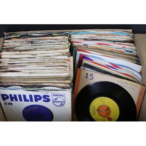 449 - Vinyl - Around 140 Rock and Pop 45s from the 1960s onwards to include The Beatles, Moody Blues, Kink... 