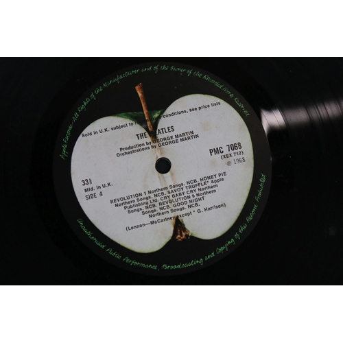 49 - Vinyl - The Beatles two copies of The White Album (PMC 7067/8) first one numbered 0161086 top opener... 