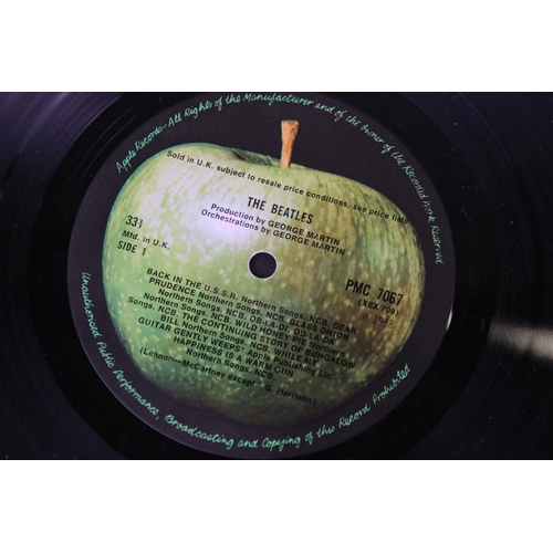 49 - Vinyl - The Beatles two copies of The White Album (PMC 7067/8) first one numbered 0161086 top opener... 