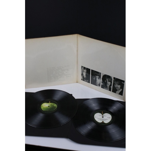 1402 - Vinyl - The Beatles - The White Album, numbered 0418438, top loading double sleeve with original bla... 