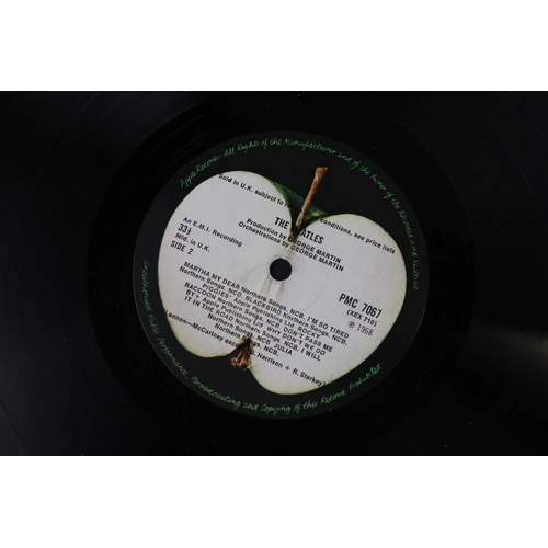 1402 - Vinyl - The Beatles - The White Album, numbered 0418438, top loading double sleeve with original bla... 