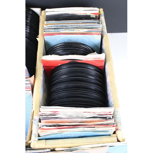 1442 - Vinyl - Collection of 45s from the 1950s onwards featuring Rock, Pop etc, within picture and company... 