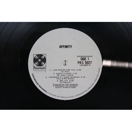 1490 - Vinyl - Affinity self titled LP on Paramount PAS5027 gatefold sleeve, sleeves and vinyl vg+