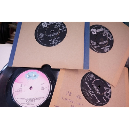 1476 - Vinyl - Large quantity of 45s spanning the genres and decades, within picture / company sleeves, som... 