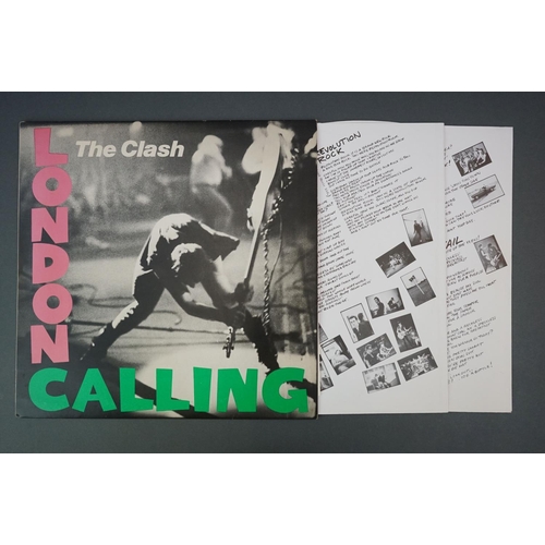 1198 - Vinyl - Two The Clash vinyl LP's to include London Calling (CBS Record CLASH 3), Sandinista! (CBS Re... 