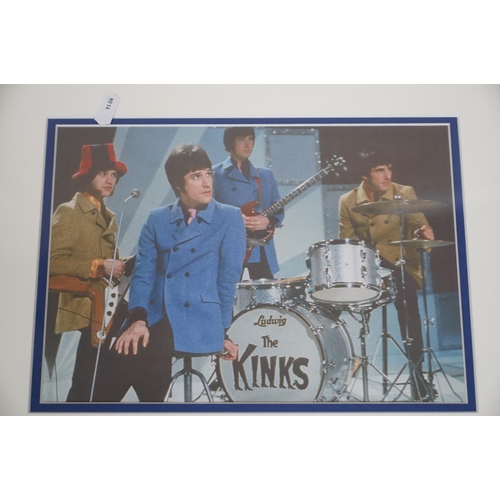 76 - Music Memorabilia & Autographs - The Kinks framed and glazed montage including a photo, signatures, ... 