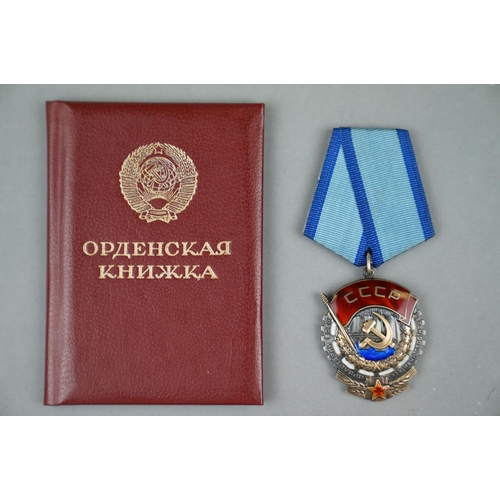 1 - A Full Size Russian / Soviet Order Of The Red Banner Medal, Numbered 1228337 To Reverse And Mounted ... 