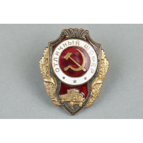 6 - A Russian / Soviet Excellent Driver Award Badge With Red And White Enamel Decoration And Hammer And ... 
