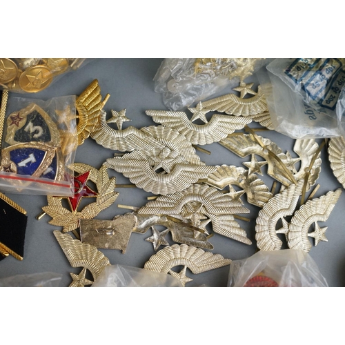 105 - A Large Collection Of Russian / U.S.S.R / C.C.C.P Military Regalia To Include Buttons, Badges, Cap B... 