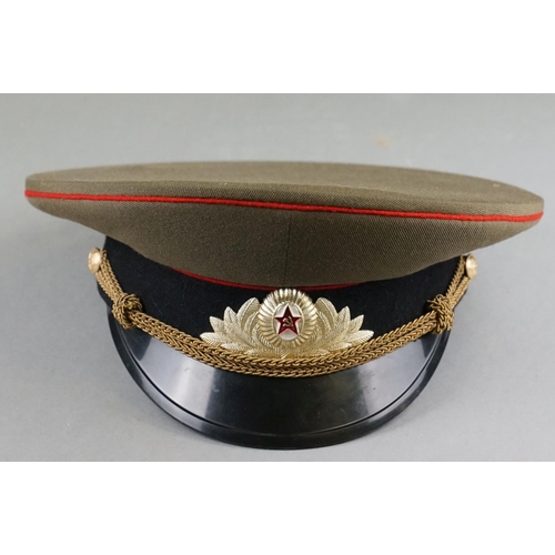 107 - A Russian / C.C.C.P / U.S.S.R Military Officers Cap Complete With Cap Badge.