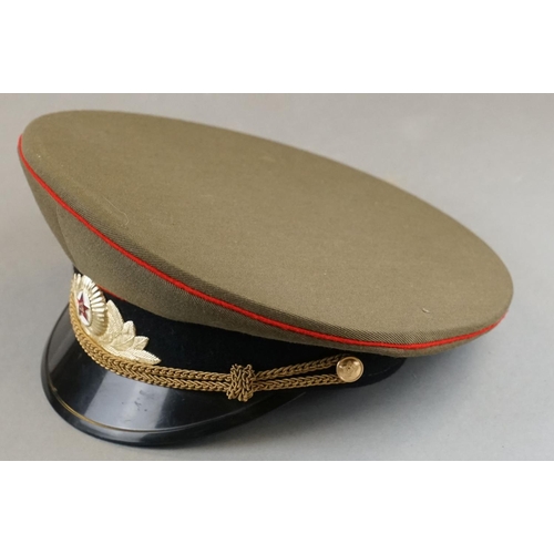 107 - A Russian / C.C.C.P / U.S.S.R Military Officers Cap Complete With Cap Badge.