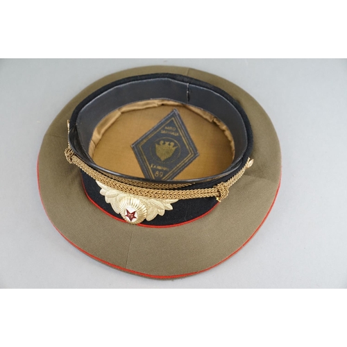 107 - A Russian / C.C.C.P / U.S.S.R Military Officers Cap Complete With Cap Badge.