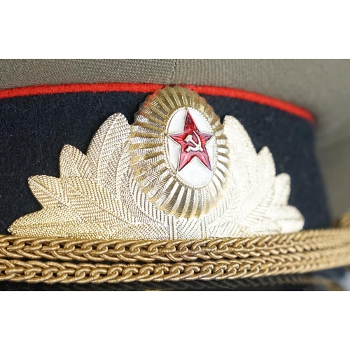 107 - A Russian / C.C.C.P / U.S.S.R Military Officers Cap Complete With Cap Badge.