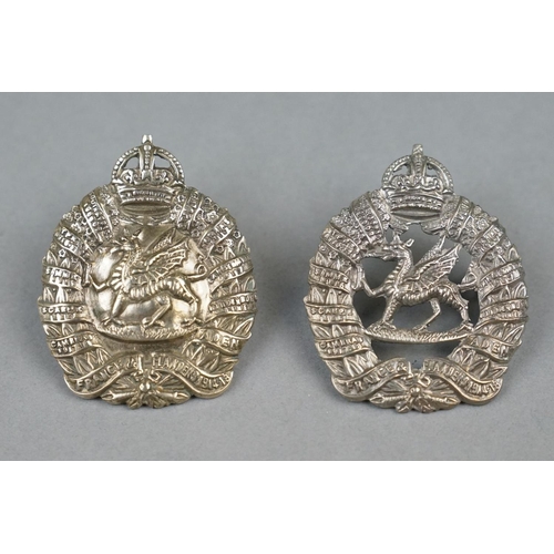 23 - A British Military Pair Of 1st Battalion Of The Monmouthshire Regiment White Metal Cap Badges With K... 