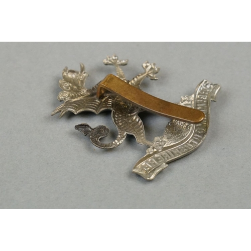 34 - A British Military The 3rd Battalion Of The Monmouthshire Regiment White Metal Cap Badge With Brass ... 