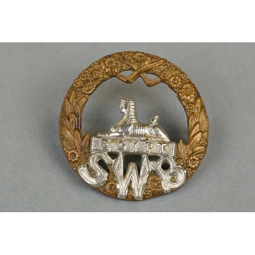 36 - A British Military South Wales Border Regiment Bi Metal Cap Badge With Twin Loop Fixings To Verso To... 