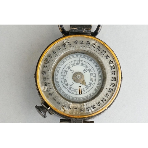 74 - A British Military World War Two MkIII Marching Compass, Maker Marked For T.G. Co. Ltd, No.B195751, ... 