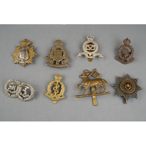 137 - A Collection Of Approx 25 x British Military Cap Badges To Include  The Royal Artillery, The Middles... 