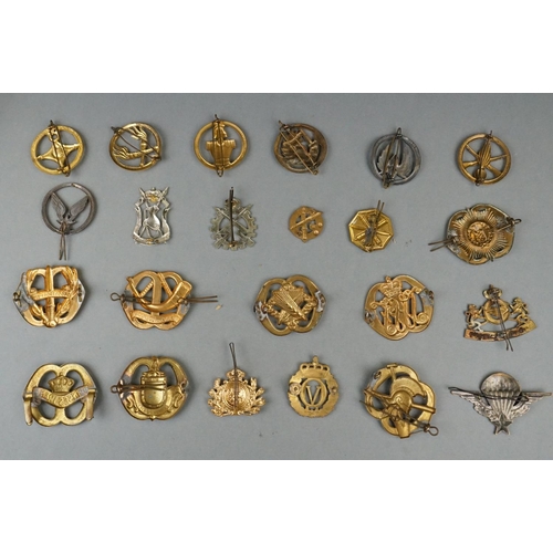 117 - A Collection Of Approx 23 x Mixed Military Badges To Include A Dutch Stoottroepen Badge, A Dutch Pri... 