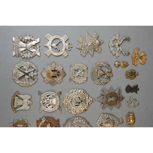 119 - A Large Quantity Of Mainly British Military Badges To Include The London Scottish Regiment, The Came... 