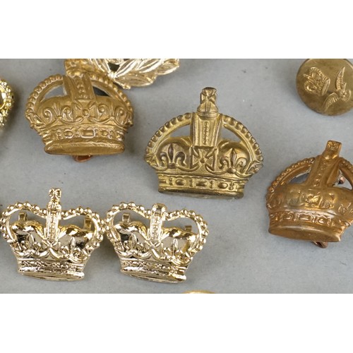 67 - A Collection Of British Royal Air Force Collectables To Include Cap Badges, Collar Badges, Buttons A... 