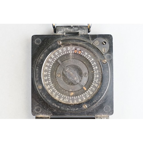 73 - A World War Two Era Mark 1 Magnetic Marching Compass By T.G.Co. Ltd, Serial No.B228838, Marked With ... 