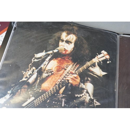 274 - Music Memorabilia - Collection of KISS memorabilia featuring rare / vintage items including 1978 uno... 