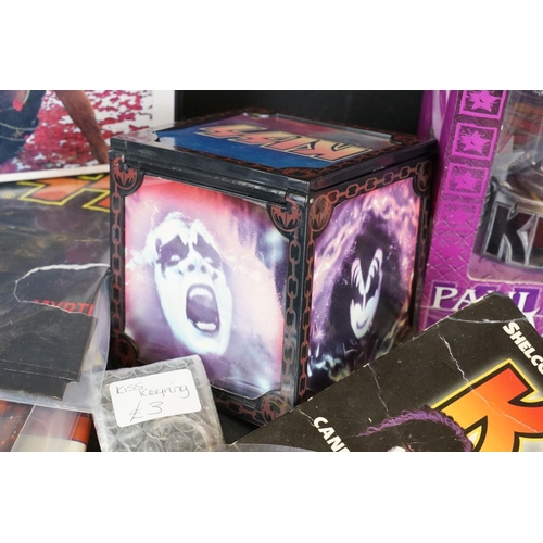 274 - Music Memorabilia - Collection of KISS memorabilia featuring rare / vintage items including 1978 uno... 