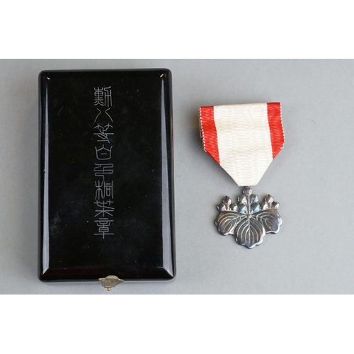 140A - A Full Size World War Two Japanese Order Of The Rising Sun Medal 8th Class, Made In Silver With Orig... 