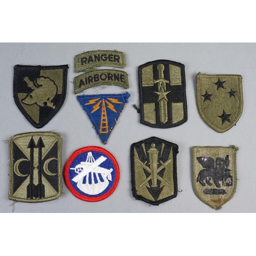 142 - A Collection Of Approx 35 Mixed Military Cloth Badges / Patches.