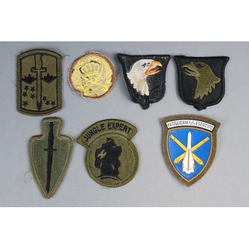 142 - A Collection Of Approx 35 Mixed Military Cloth Badges / Patches.