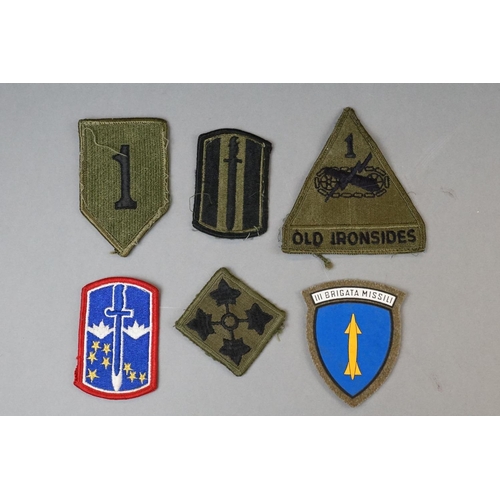 142 - A Collection Of Approx 35 Mixed Military Cloth Badges / Patches.